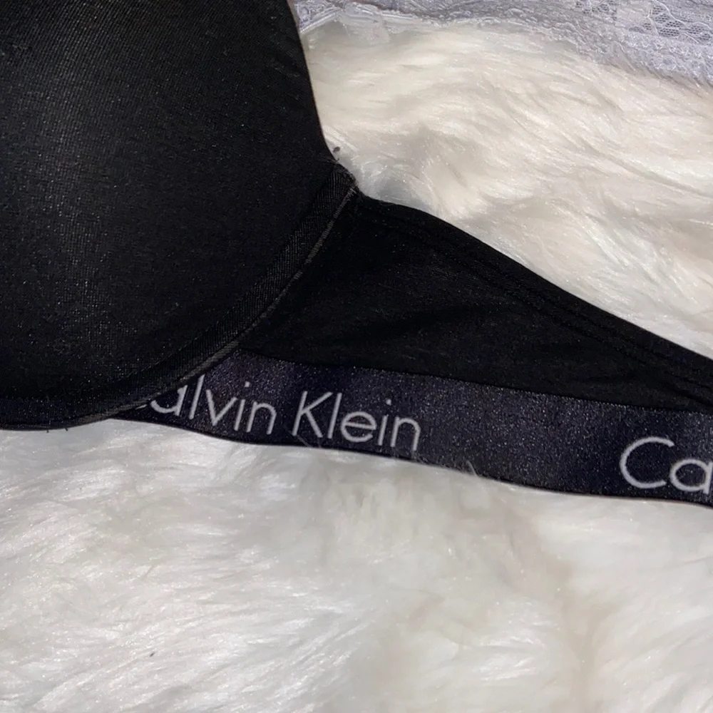 Bras - Picture 3 of 5